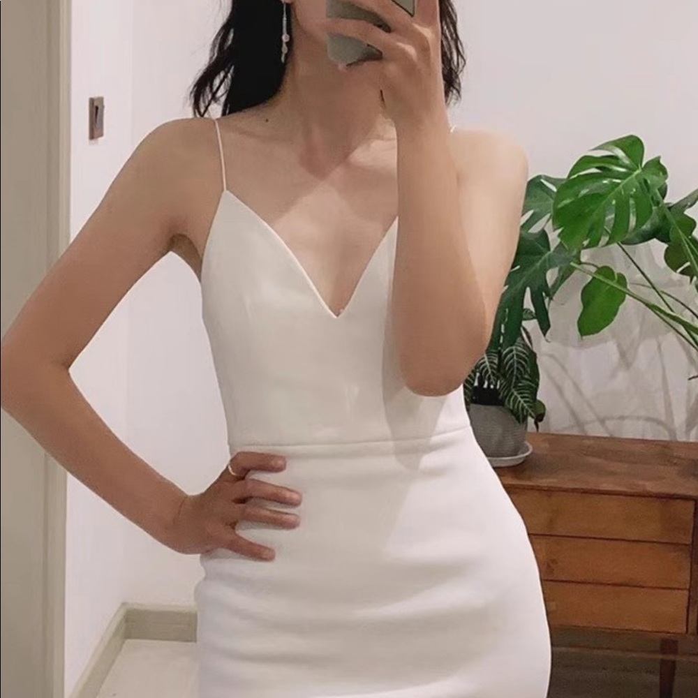 AlexPerry - Picture 2 of 6